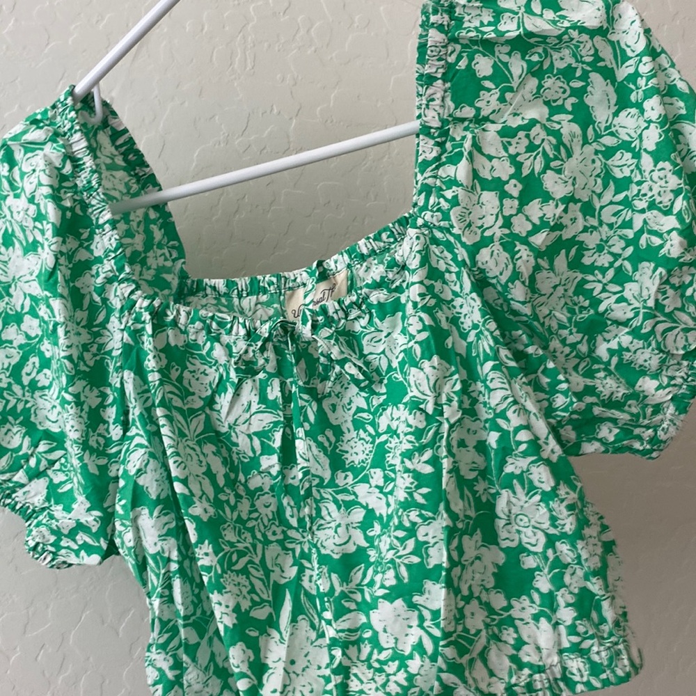 Universal Thread Cropped Tee
